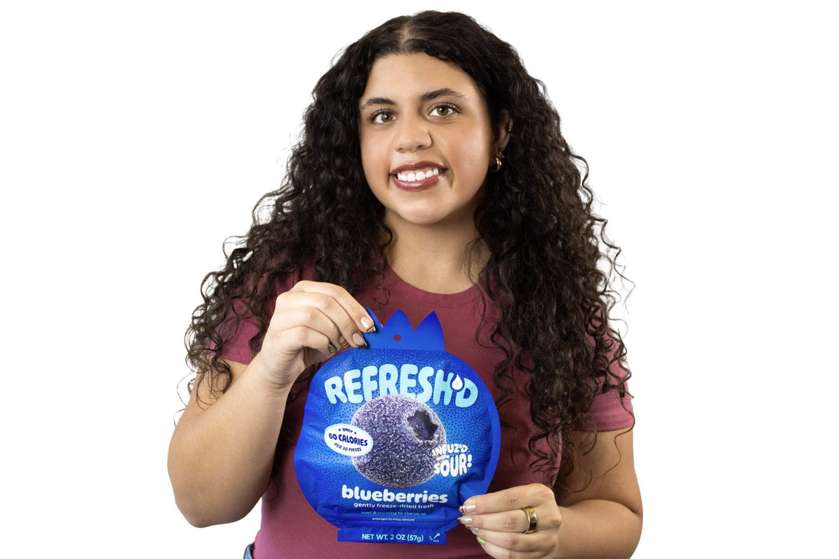 Model with pack, sour freeze-dried blueberries