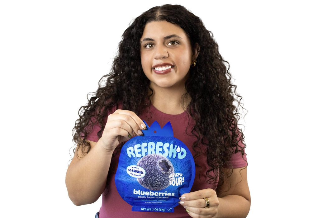 Model with pack, sour freeze-dried blueberries